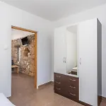 Cozy In Sveti Vid Dobrinjski Gostinjac