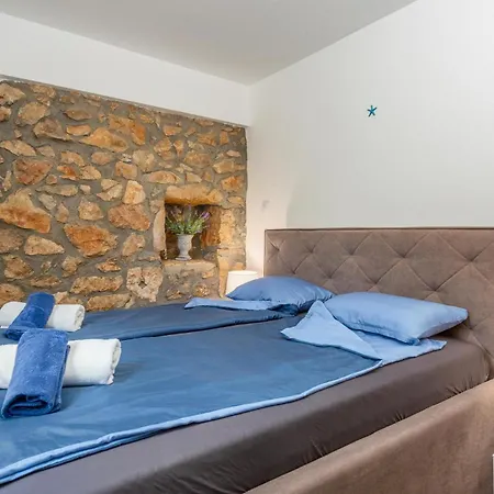 Tatil Evi Stunning In Sveti Vid Dobrinjski *