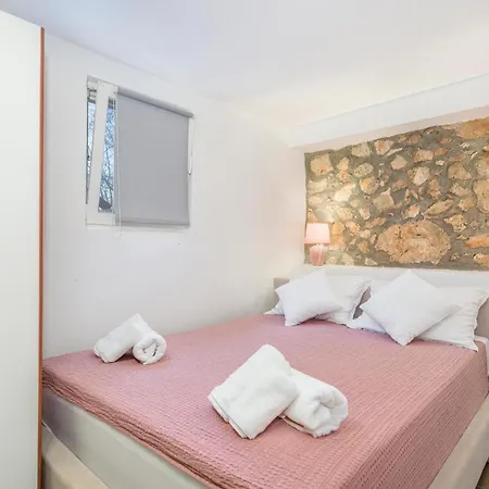 Awesome Home In Sveti Vid Dobrinjski Dom wakacyjny Gostinjac