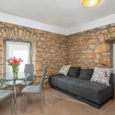 Cozy In Sveti Vid Dobrinjski Prázdninový dům
