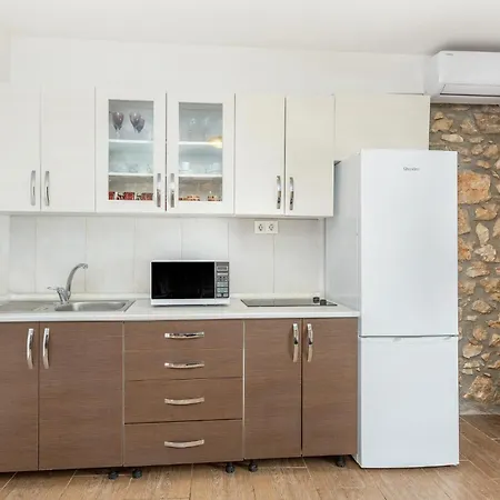 Awesome Home In Sveti Vid Dobrinjski Gostinjac