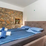 펜션 Cozy In Sveti Vid Dobrinjski *