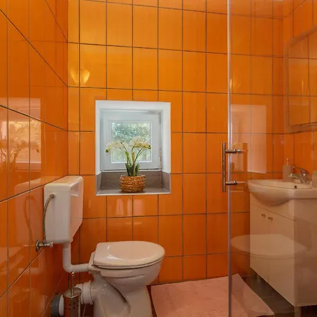 Stunning In Sveti Vid Dobrinjski Ferienhaus